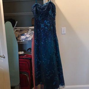 Sleeveless strapless Prom dress